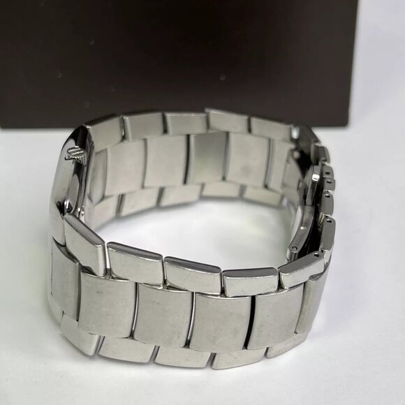 Gucci 8500M Stainless Steel Silver Dial Men's Date Watch Box & Polishing Cloth - Picture 6 of 10